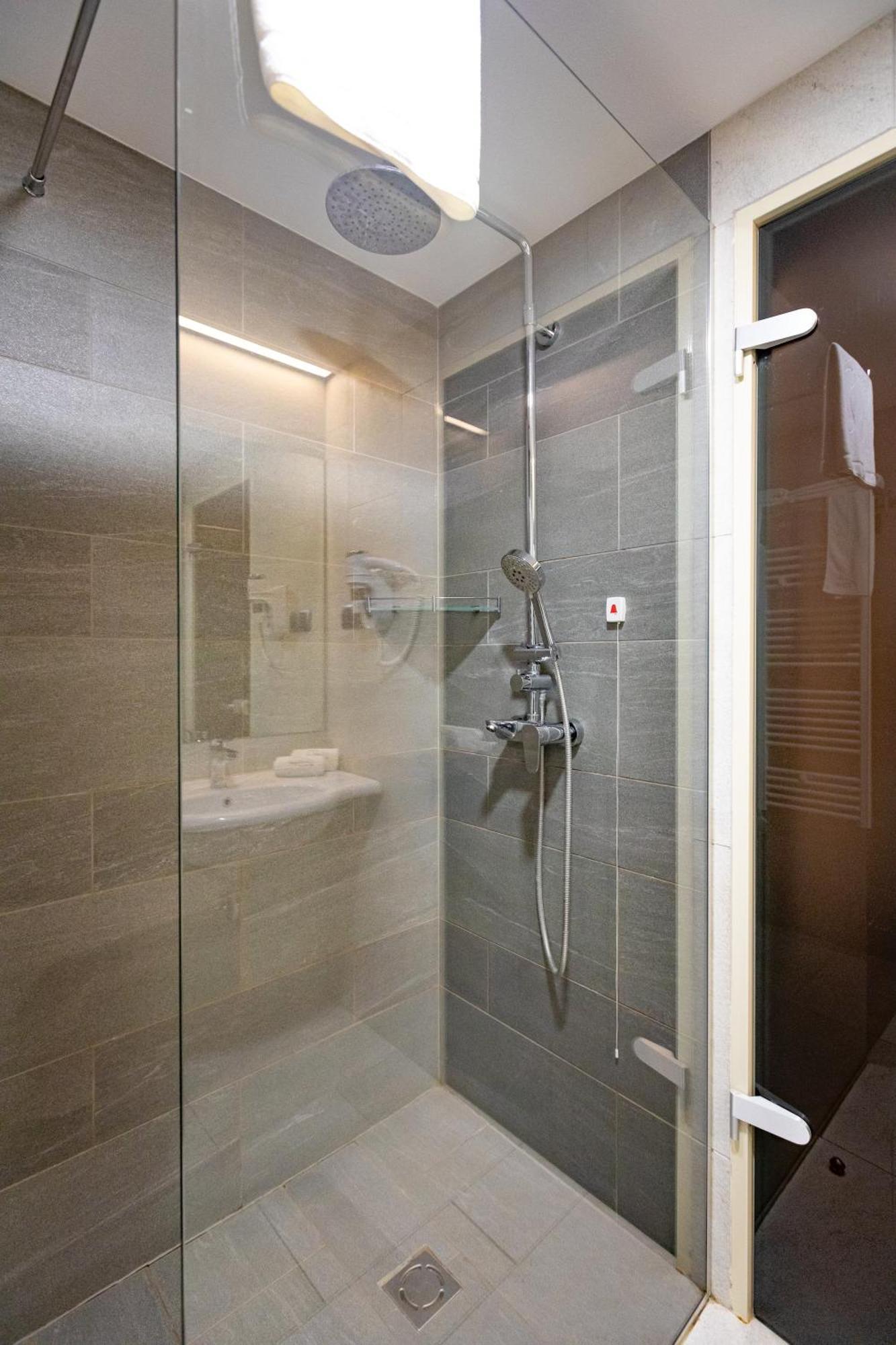 Hotel & Relax Zone Cattleya Krushuna Bagian luar foto