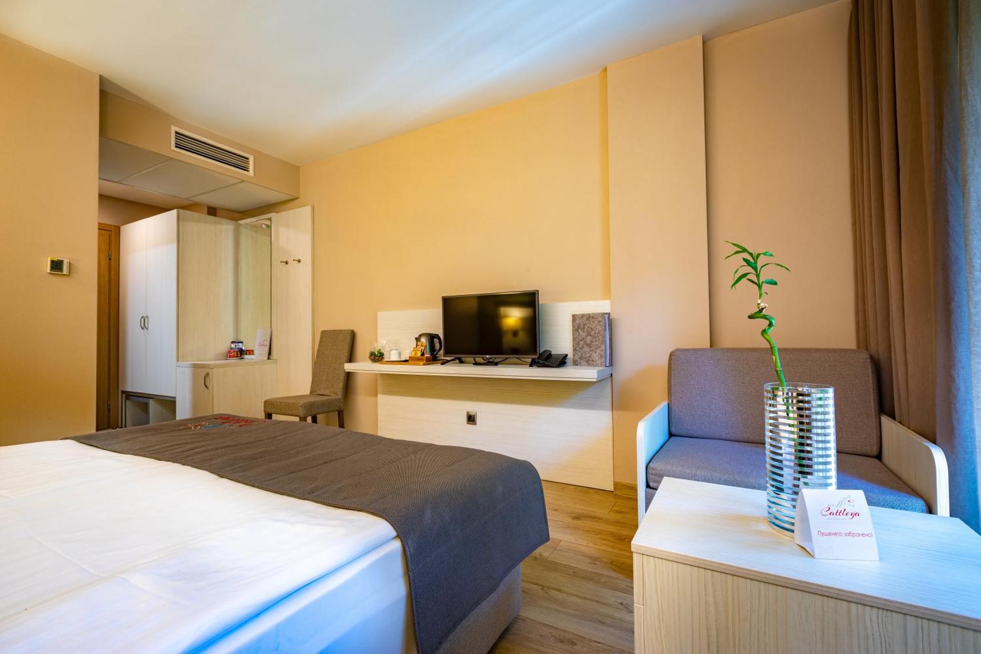 Hotel & Relax Zone Cattleya Krushuna Bagian luar foto