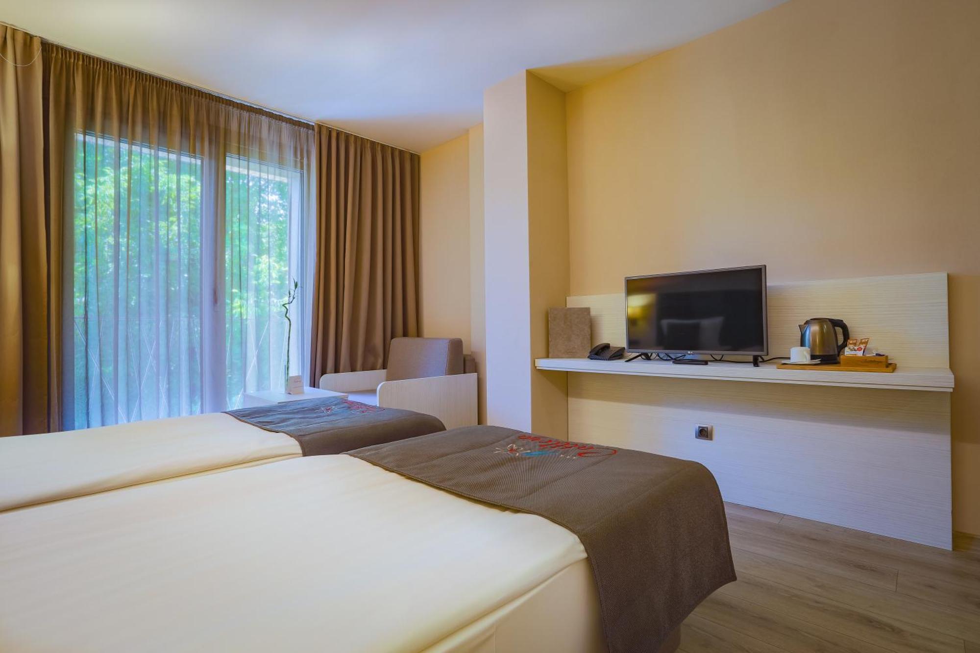 Hotel & Relax Zone Cattleya Krushuna Bagian luar foto