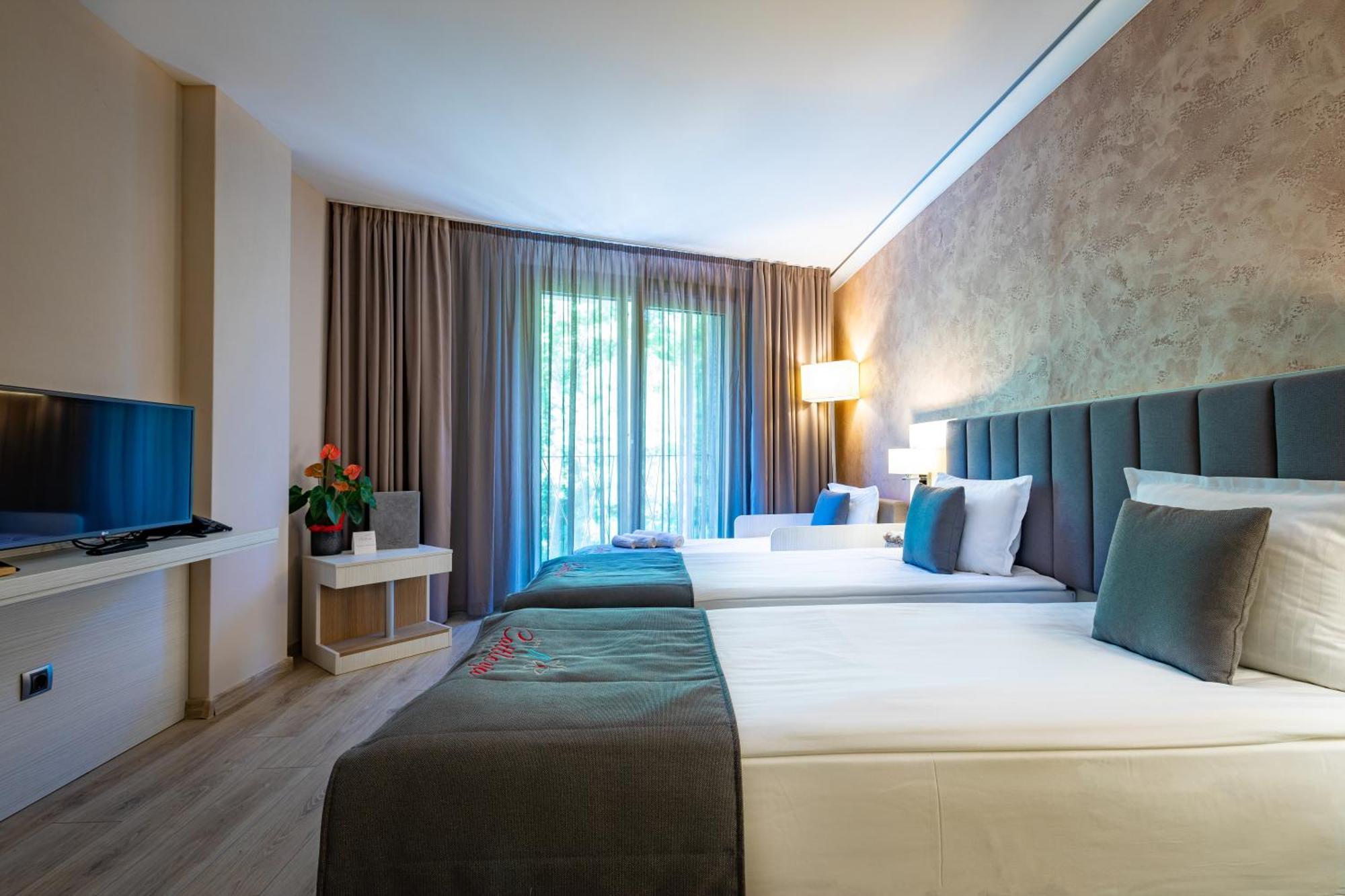 Hotel & Relax Zone Cattleya Krushuna Bagian luar foto